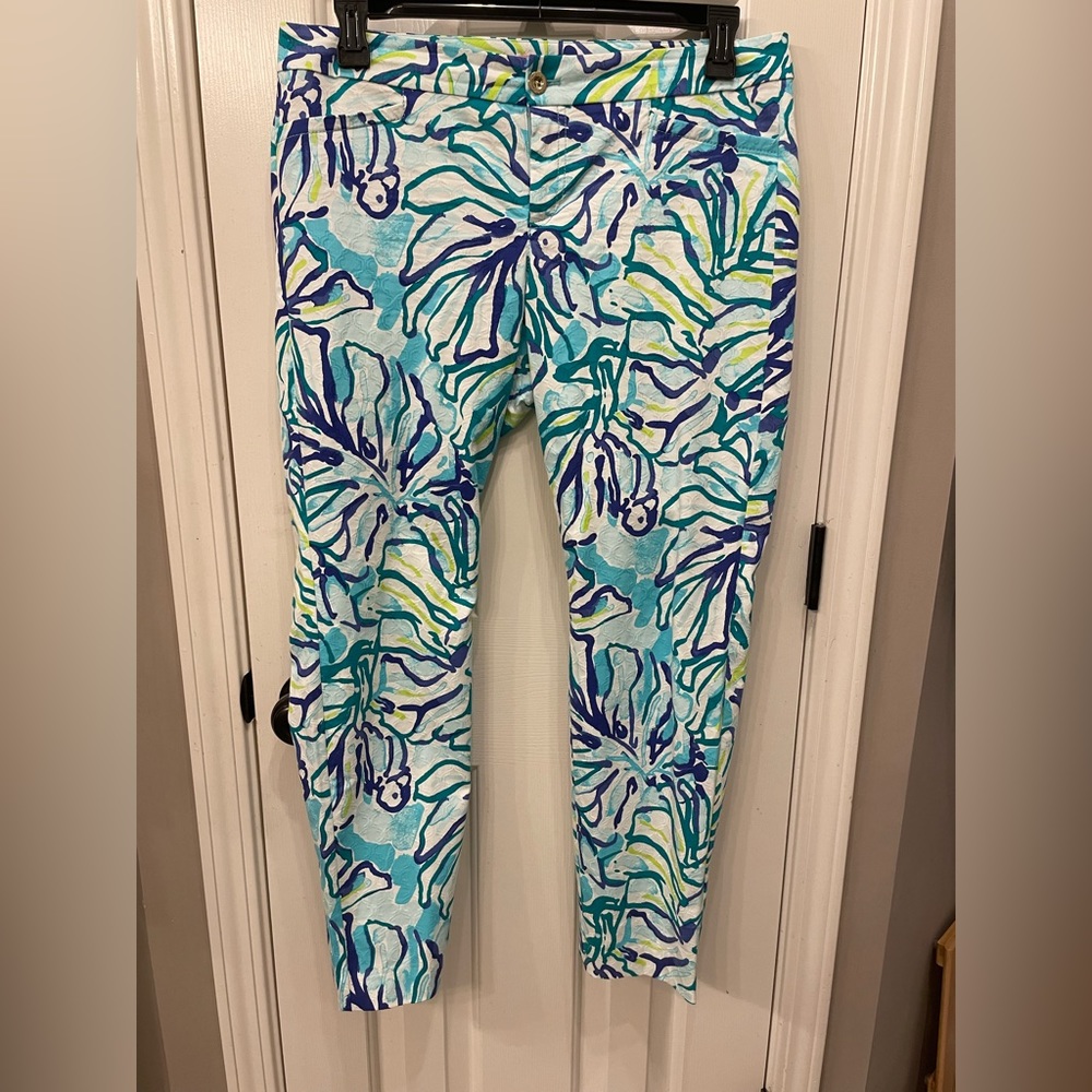 Lilly Pulitzer size 12 EUC floral print cropped pants.